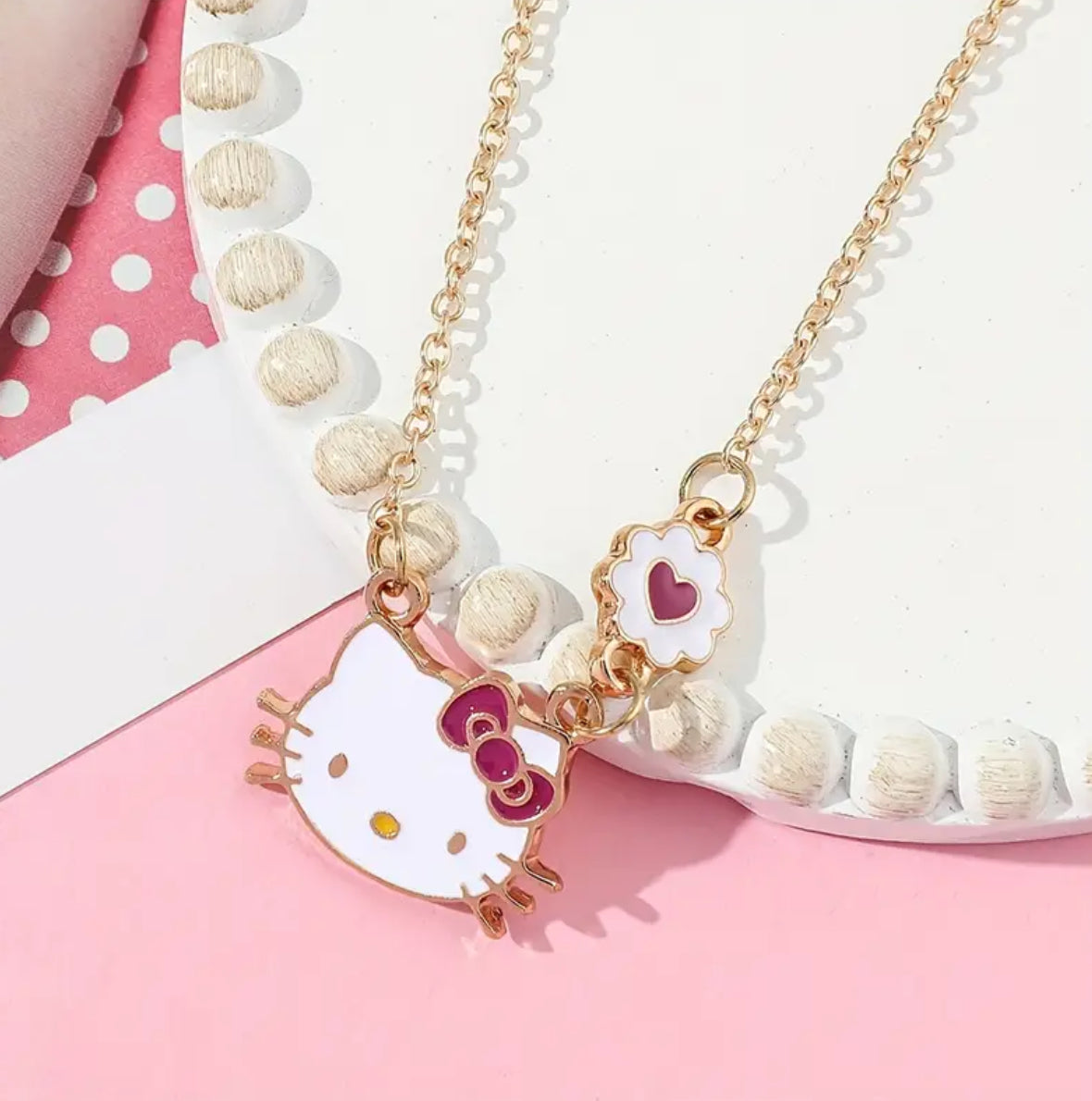 Collar Hello Kitty dorado