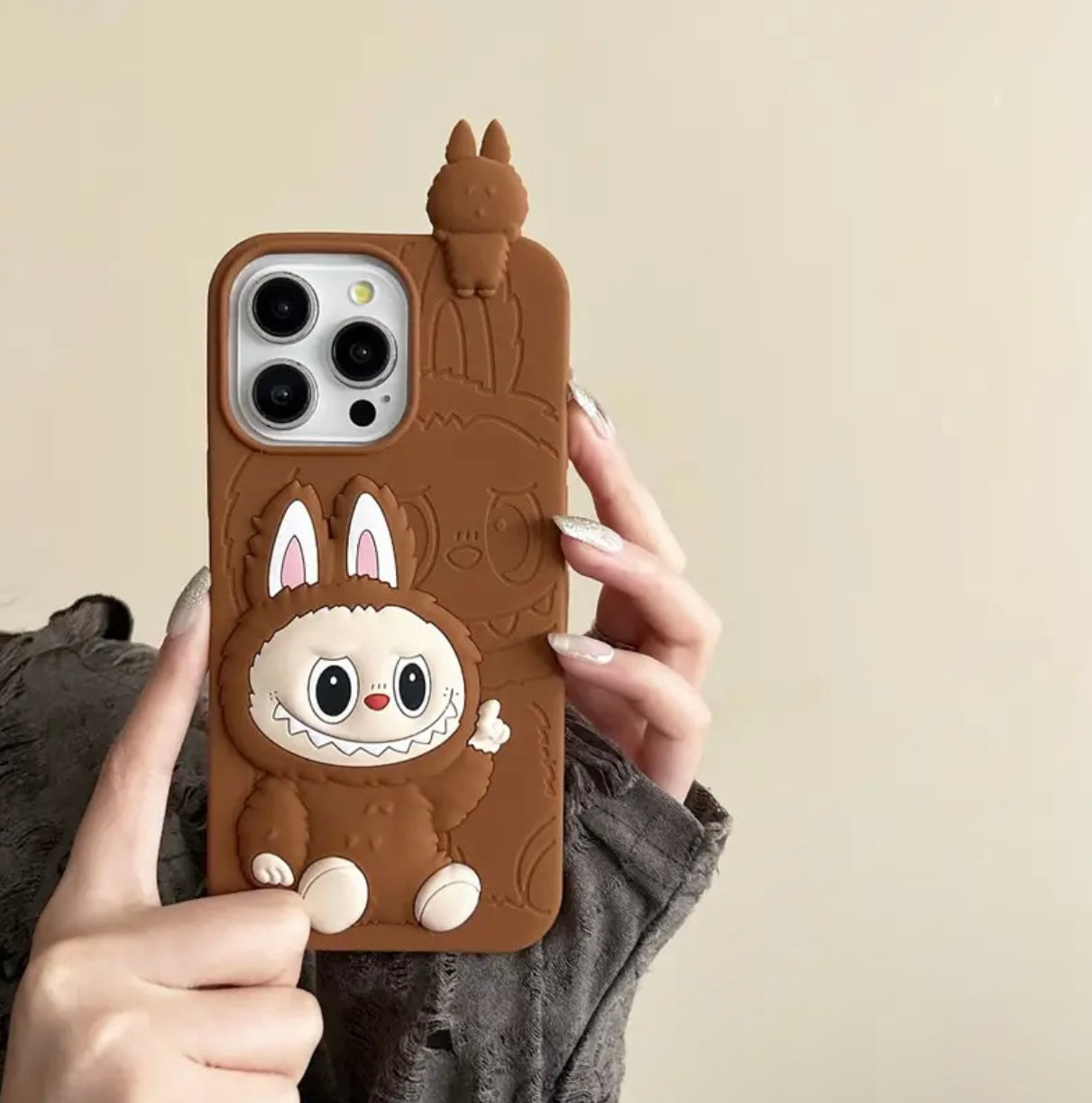 Estuche labubu iPhone 16 Pro max