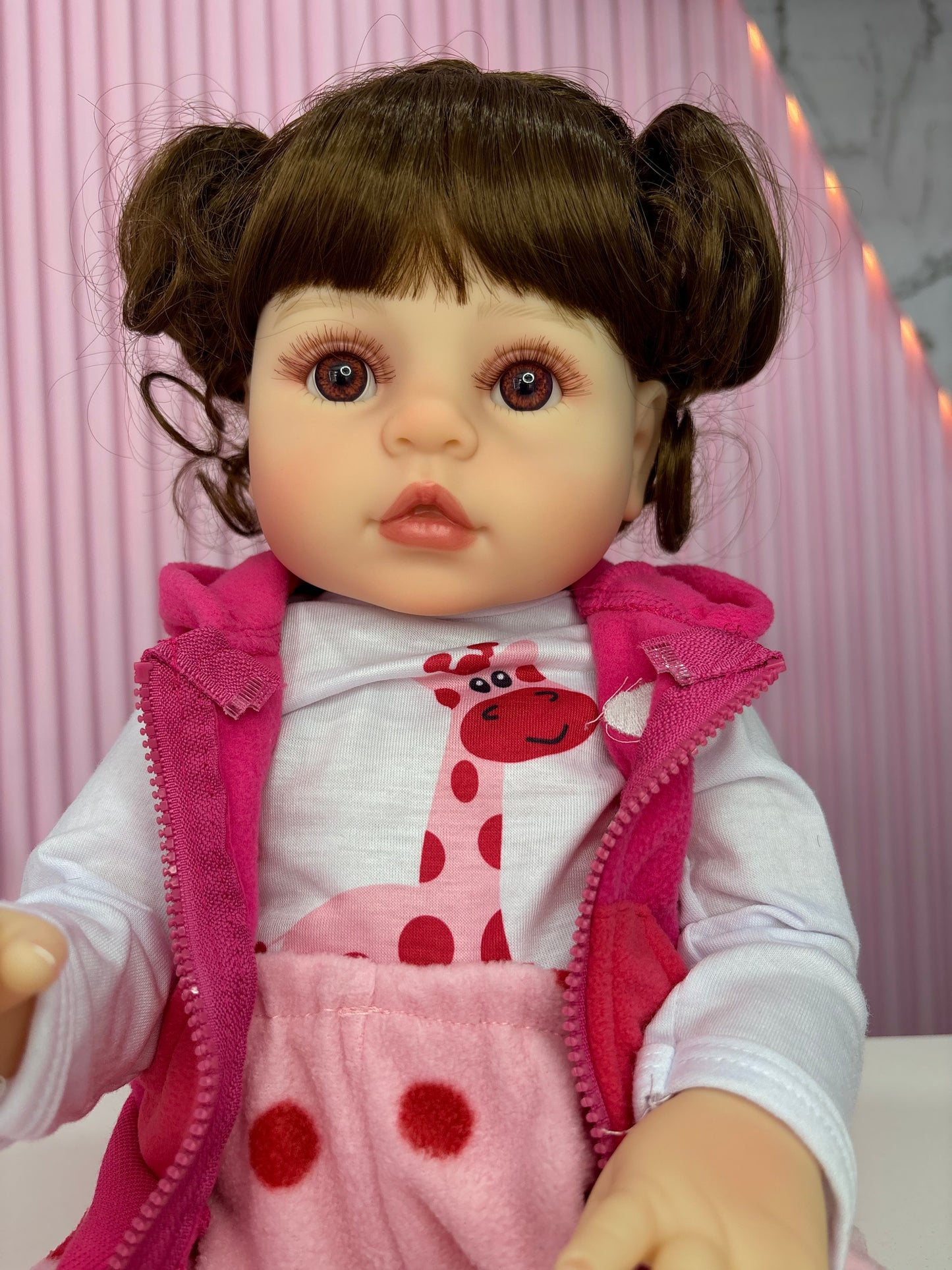 Niña Reborn cabello rizado 45cm