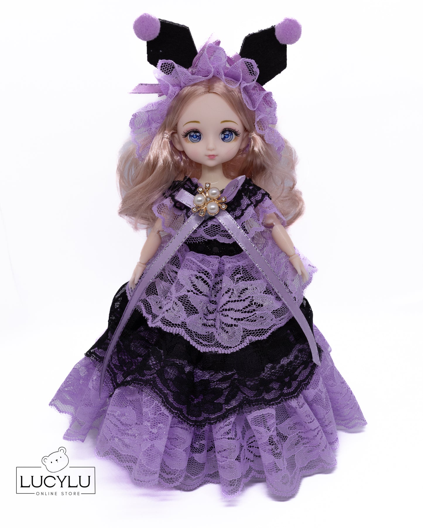 Muñeca de colección con luces y movimiento (Kuromi)