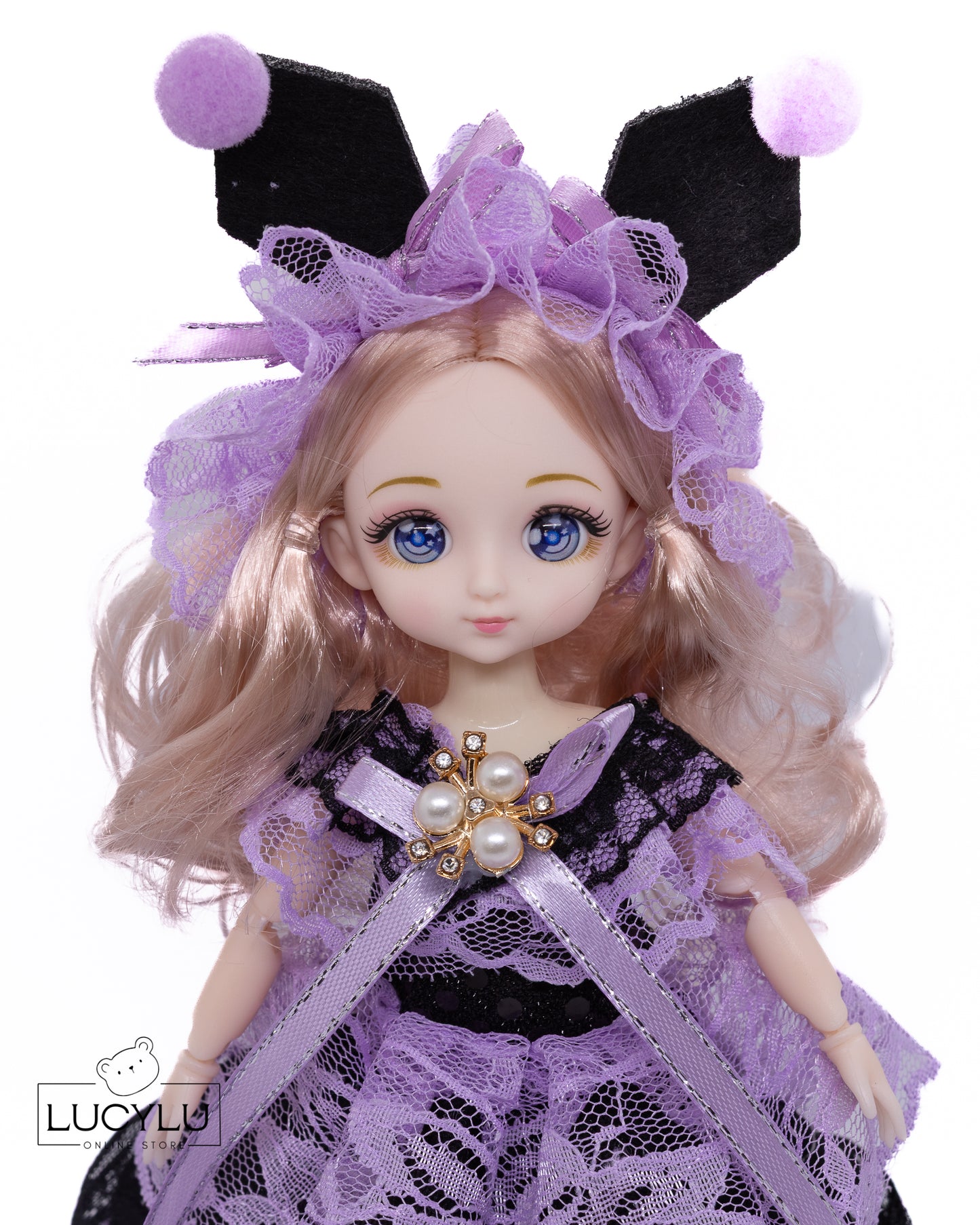 Muñeca de colección con luces y movimiento (Kuromi)